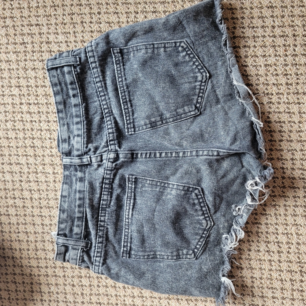 SHEIN Distressed jean Shorts - Picture 2 of 4